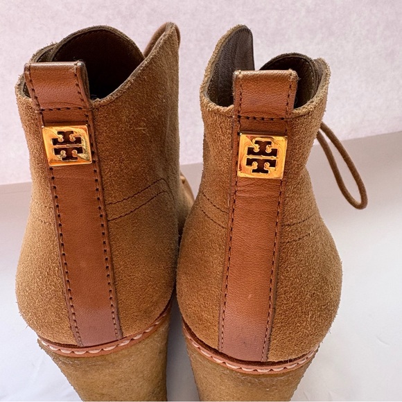 Tory Burch tan camel suede platform gumsole wedge ankle booties lace up size 7.5 - Picture 4 of 12